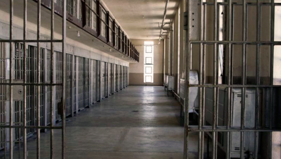Cárcel de San Antonio deja atrás la cuarentena tras brote de 33 contagiados por Covid-19