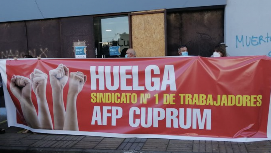 Más de 370 trabajadores de AFP Cuprum se encuentran en huelga legal