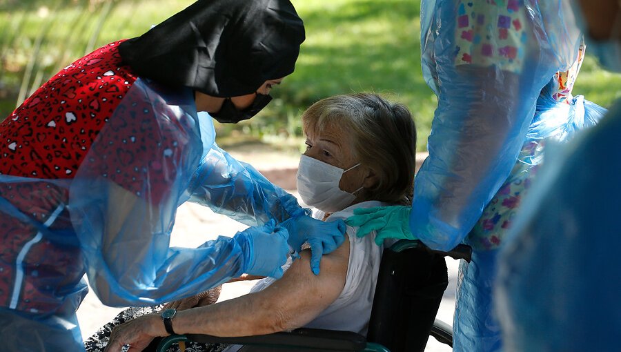 Proceso de inoculación contra el Covid-19: Chile superó los cuatro millones de vacunados