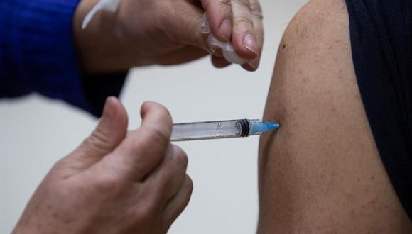 Minsal autorizó vacunación a deportistas olímpicos y el fútbol sigue a la espera