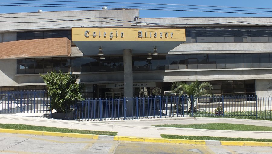 Escándalo en Colegio de Concón: Filtran clase de profesora hablando del caso Catrillanca y la acusan de "adoctrinamiento"