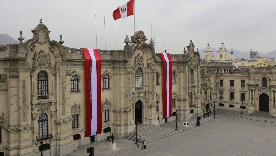 La ajustada carrera para definir qué candidatos presidenciales pasarán a segunda vuelta en Perú