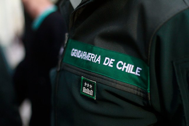 Teniente de Gendarmería quedó en prisión preventiva por tráfico de droga en cárcel de Santiago