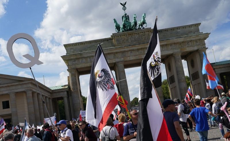 Querdenken: El movimiento antivacunas que está siendo vigilado por la inteligencia en Alemania