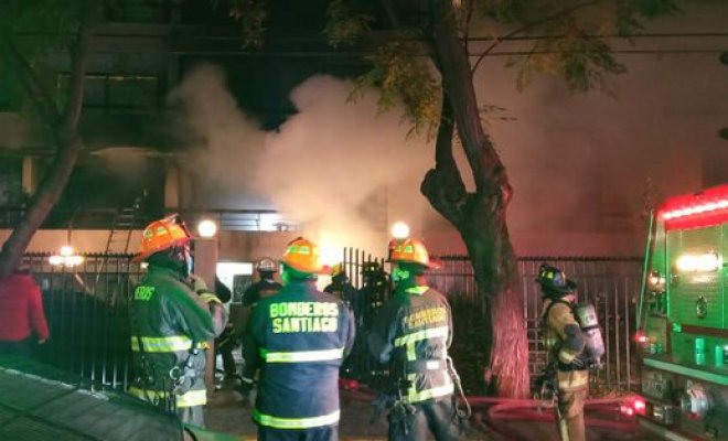 Brutal incendio afectó a departamento en Las Condes: Muere adulto mayor