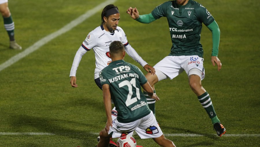 Deportes Melipilla goleó a un Santiago Wanderers que se hunde en el último lugar