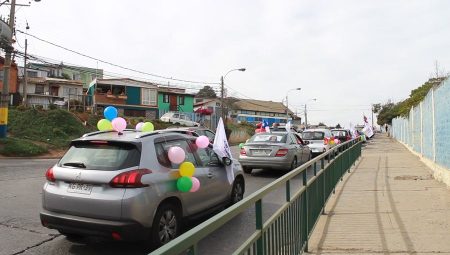 Multitudinaria caravana inundó calles viñamarinas en apoyo a Marcela Varas en su camino a la alcaldía