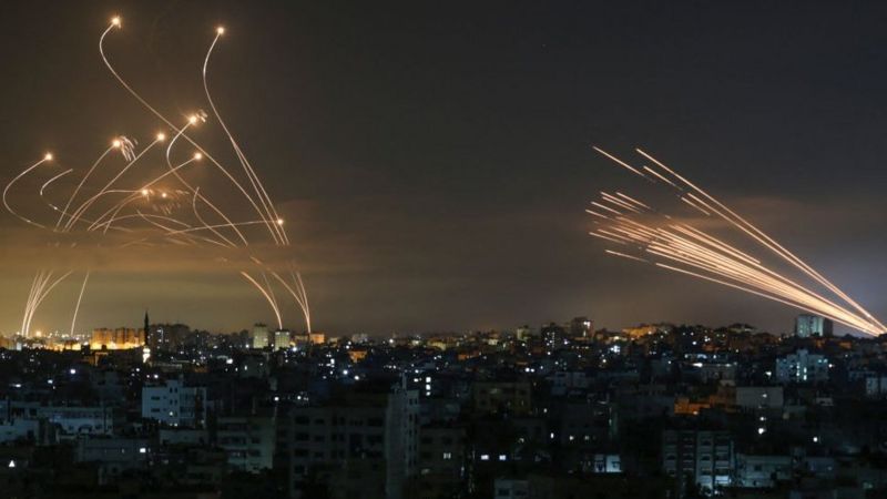 Israel lanza ofensiva por aire y con artillería contra Gaza en escalada del conflicto