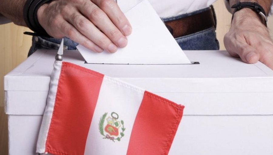 Elecciones en Perú: Fujimori supera por estrecho margen a Castillo, que se aferra al voto rural para conseguir la Presidencia