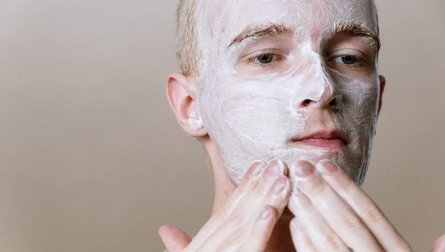 Piel seca, manchas y acné: Los problemas más habituales de la piel masculina y cómo tratarlos