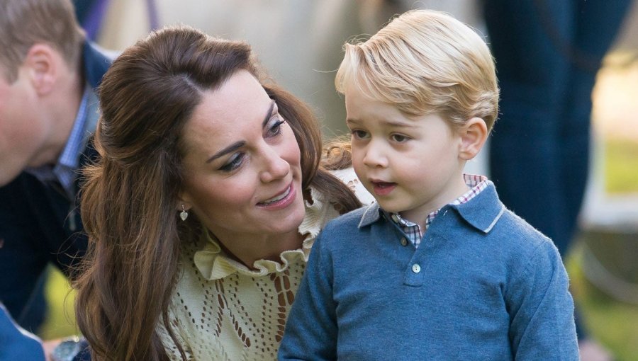 Príncipe George cumplió ocho años, y su madre Kate Middleton lo celebró con una inédita fotografía