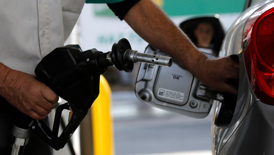 Después de 35 semanas al alza: ratifican caída en el precio de las bencinas a partir de este jueves