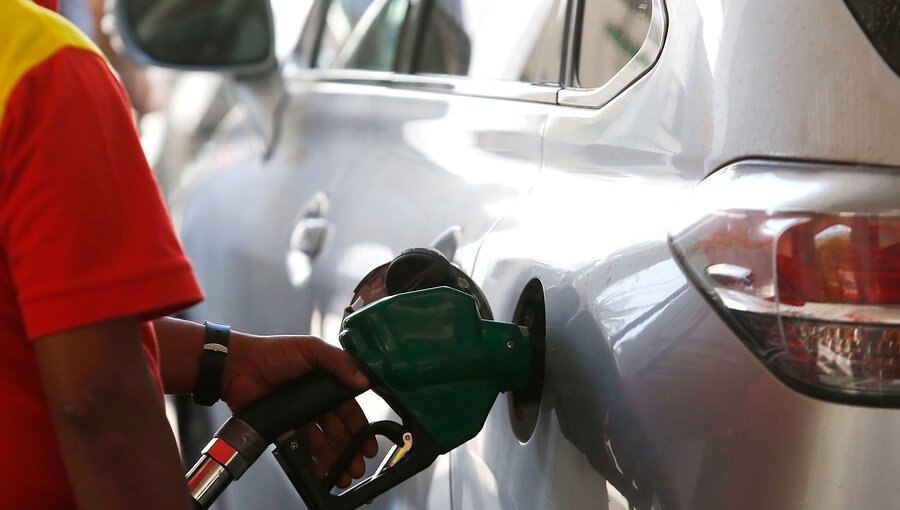 Tras casi un mes de caídas leves: Precios de todos los combustibles sufrirán un alza a partir de este jueves