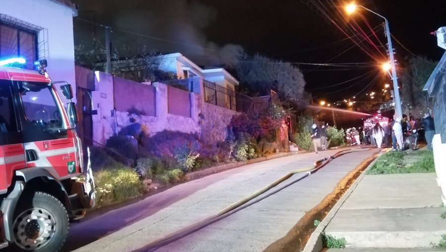 Adulta mayor de 92 años fallece en incendio que afectó a vivienda en cerro Playa Ancha de Valparaíso