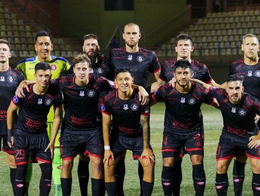 Rival con el que debutará U. La Calera en Copa Sudamericana despidió a su director técnico