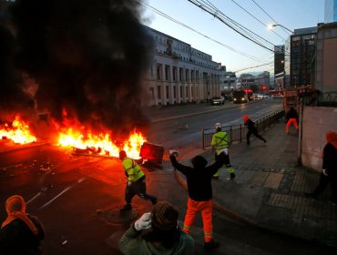 Con barricadas incendiarias dan inicio a paro nacional portuario por incumplimientos del Gobierno