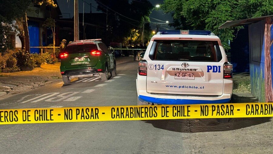 Padre e hija sufrieron violento portonazo en Ñuñoa: fueron encañonados por delincuentes que se dieron a la fuga