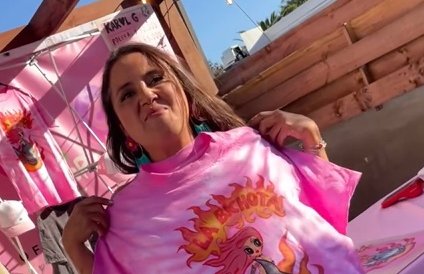 "Ya estoy modo Bichota": Pamela Leiva gastó más de $300 mil en merchandising de Karol G