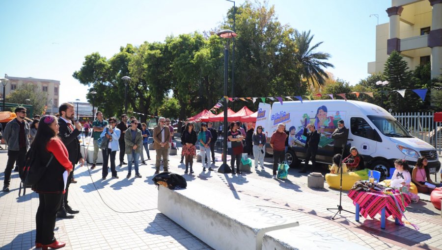 Bibliomóvil municipal llevará lectura y actividades a diversos rincones de Valparaíso