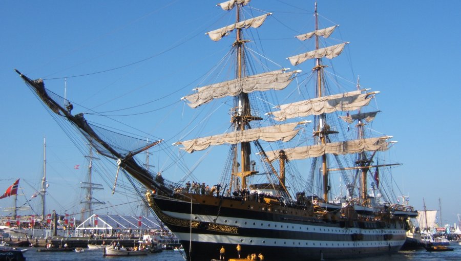 Embarcación más linda del mundo llega a Valparaíso
