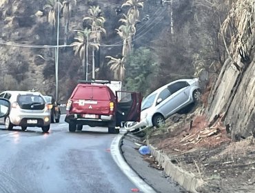 Al menos cuatro accidentes de tránsito se reportan en la ruta Las Palmas de Viña del Mar durante lluviosa mañana en la zona costera