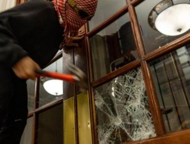 "Es una anarquía absoluta": Las impactantes imágenes de la toma estudiantil de un edificio de la U. de Columbia