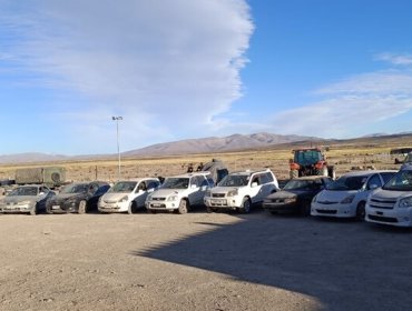 Caravana de vehículos de contrabando deja once bolivianos detenidos en Colchane